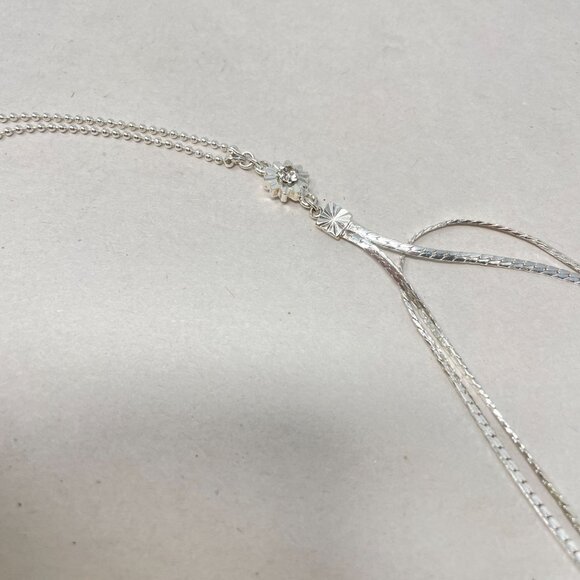 Avon Silvertone Diamond Cut Accented Finger Bracelet‎ Size Large Flower Gift Box - Picture 3 of 9